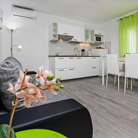 Apartment And Studio Tereza Ровин Екстериор снимка